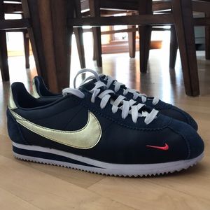 Barely worn nikes!!!